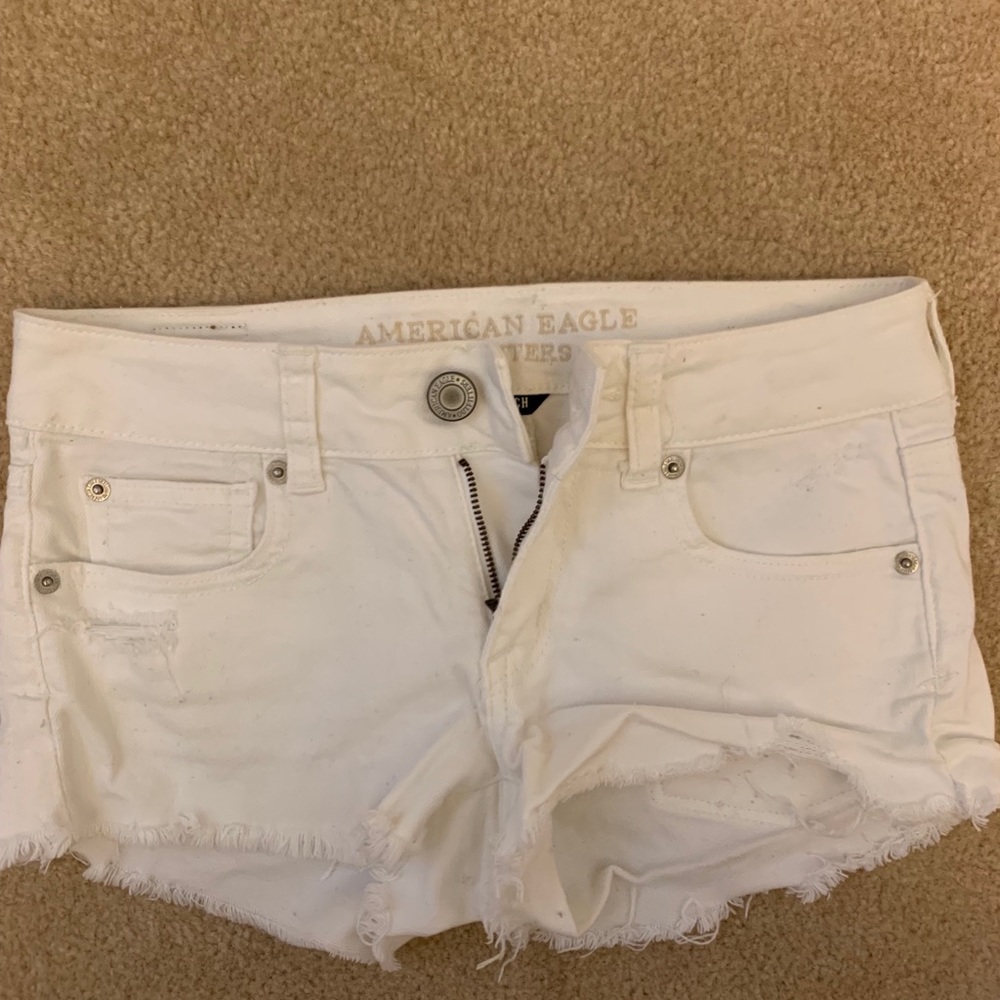 White American Eagle shorts
